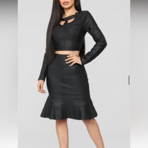 NWT: Bandage Black long sleeve crop top and skirt w/ruffle design